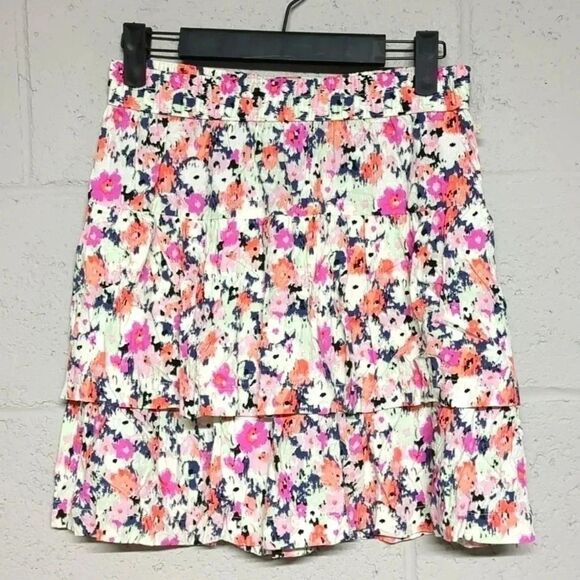 Universal Thread Women's Multifloral Tiered Flowy Mini Skirt Size XS NWT - Picture 1 of 7